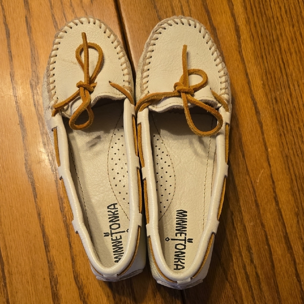 Minnetonka Cream and Tan Leather Moccasins